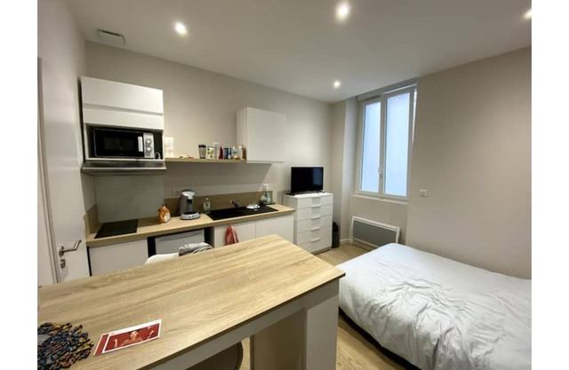 * Studio Foch * / hyper-center