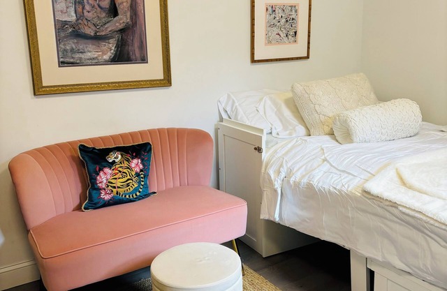 studio in chinatown/little italy fabulous neighborhood