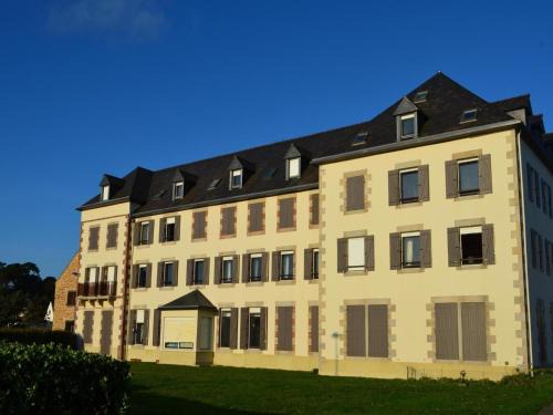 Studio in Plougasnou with Sea View and Beaches