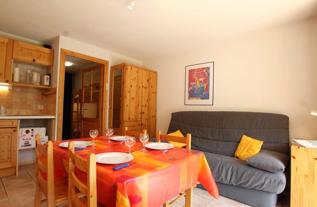 Studio in Saint-Chaffrey with ski locker, optional garage - sleeps 4