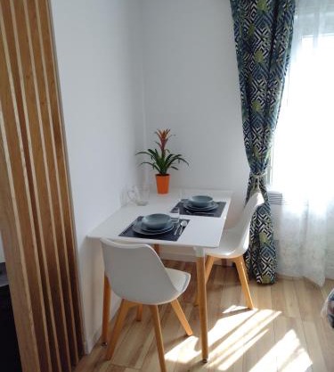 Studio indépendant location courte durée à proximité du Lycée International