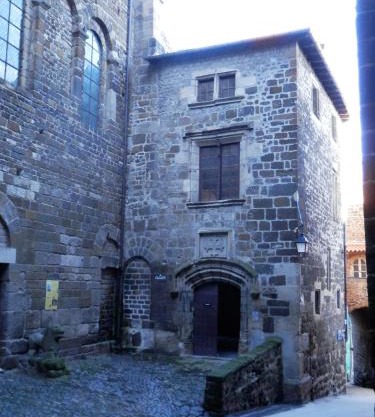 Studio indépendant contre la Cathedrale