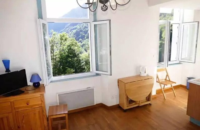 Studio-Kabine mit Garage Bergblick
