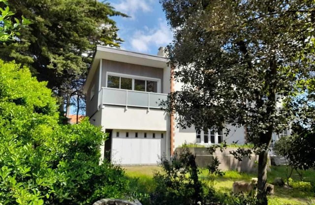 Studio lumineux avec loggia, stationnement privé et proche plage