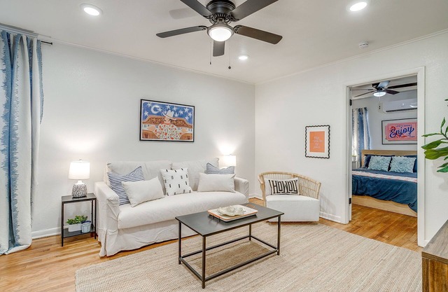 Studio Near 7th Street & Dickies Arena