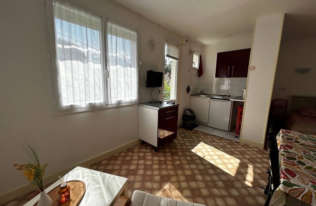 Studio near downtown and Thermes, WIFI, parking