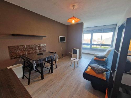 Studio Rénové avec Terrasse et Parking Privé au Cœur de Marseillan - FR-1-326-598