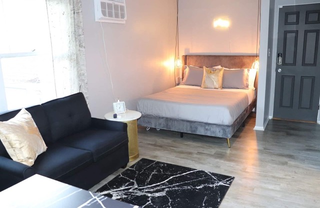 Studio - Sleeps 3 - 2 mins from Downtown Oswego