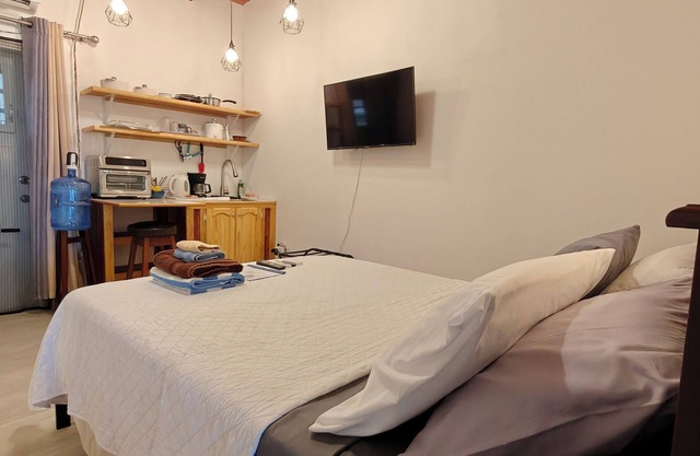 Studio- Spacious garden area/on-site car rental