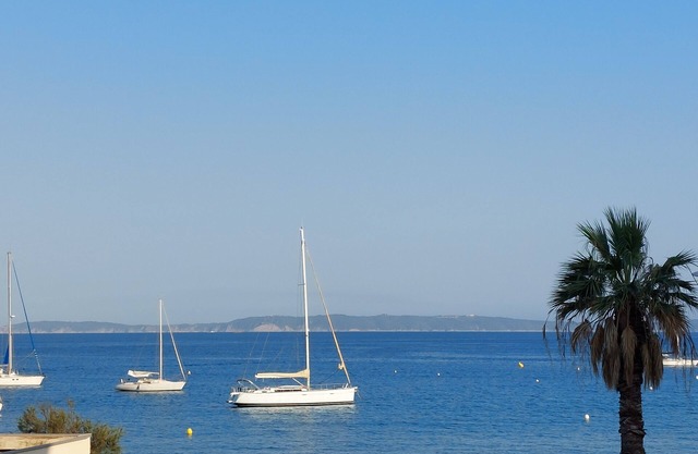 Studio vue mer île du Levant Dans Résidence Sécurisée Avec Place de Parking