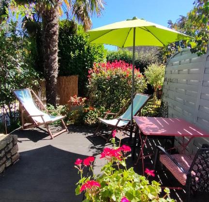 Studio vue sur jardin à 3 mn en voiture de la mer