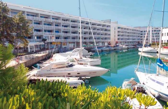 Studio with air conditioning