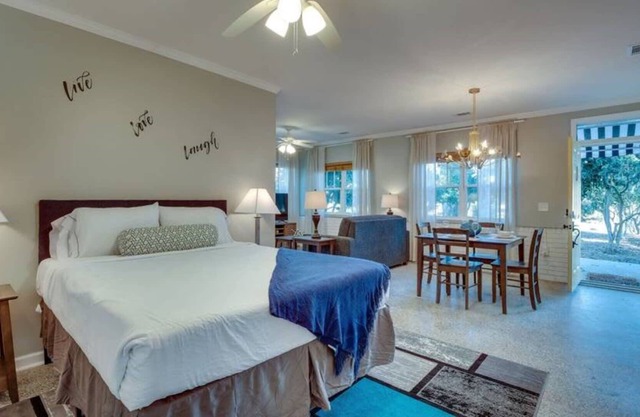 Studio w/ Pool & Gazebo-Swanky Savannah Style