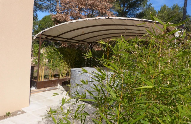 STUDIO WITH JACUZZI IN THE SHADOW OF THE CHENES