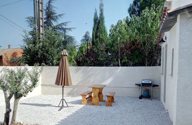 Studio with garden and private parking