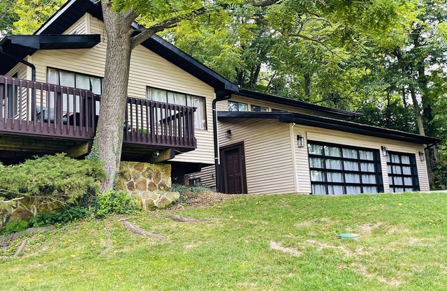 Studio with incredible view minutes from the mall!