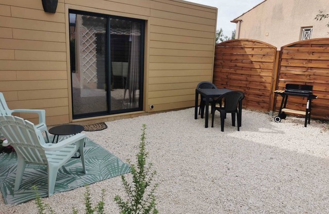 Studio with private outdoor space in a quiet location near the river