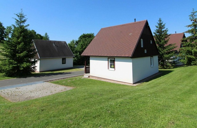 Stunning private villa for 6 guests with WIFI, pool, TV, terrace, pets allowed and parking