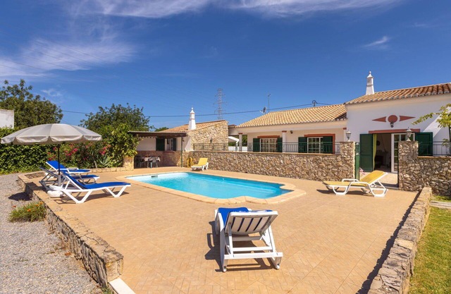 Stunning private villa for 6 people with WIFI, A/C, private pool, TV, terrace and parking