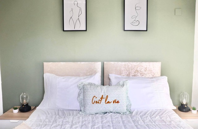 Stunning 1 bedroom apartment in Central London, Kennington Sleeps 4, Zone 1/2