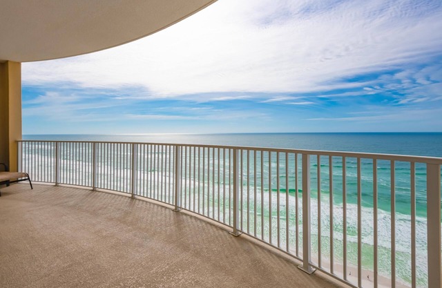 ~Stunning 19th Floor Ocean Villa 2B/2B Condo W/FREE Beach Chairs/Umbrella~