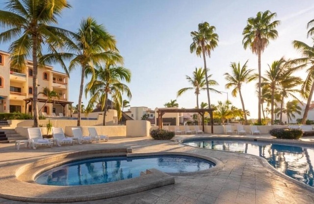 Stunning 1BR Suite Steps to Plaza Italia Square