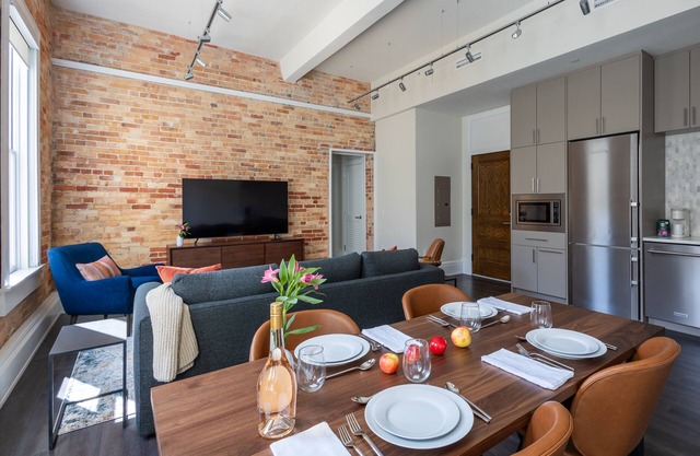 Stunning 1BR Walkable Loft above Palafox