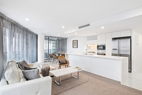 Stunning 2 bed 2 bath 8th floor - GC Getaways