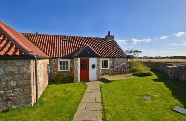 Stunning 2 bedroom barn conversion near the beach with views of open countryside