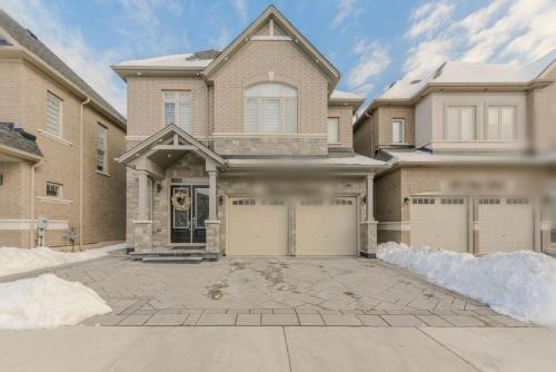 Stunning 2 bedroom - Oakville Prime Location