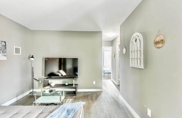 Stunning 2BR - King Bed Apt - CENTRAL Location