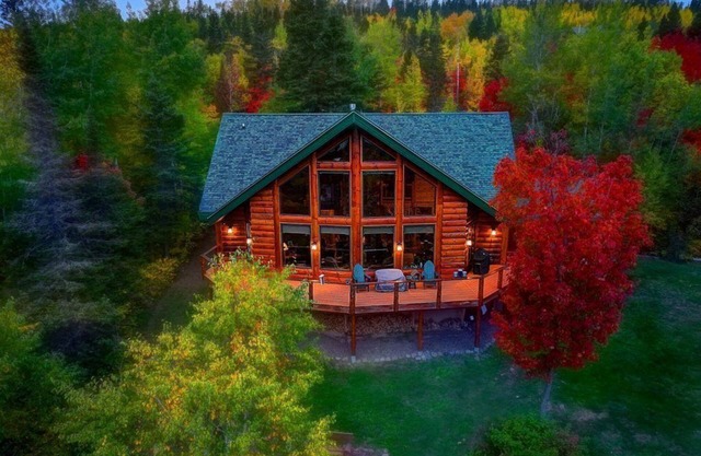 Stunning 3-bedroom; 7+ beds; log cabin with sauna; near Lutsen Mountains