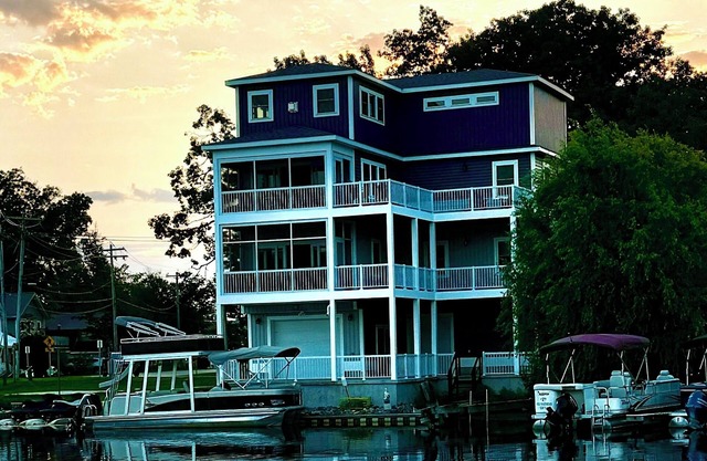 Stunning 3-Story Lakehouse in Sylvan Beach, Sleeps 10, WiFi & Walk to the Beach!
