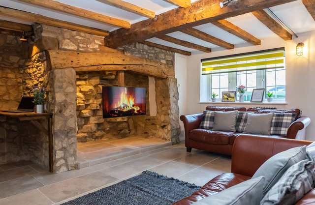 Stunning 4 Bed Sleeps 8 Cottage Parking