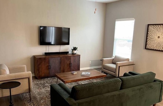Stunning 4 BR in Independence