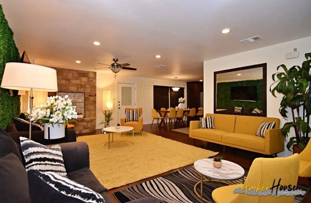 Stunning 4BR 2BA Sleeps 12 in the Heart of Round Rock