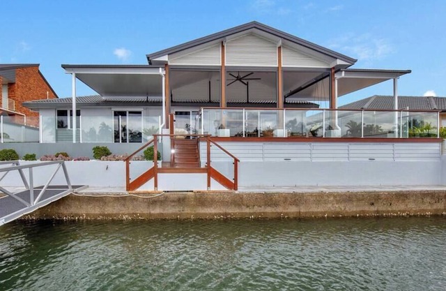 Stunning 4BR House with Pool & Waterfront View