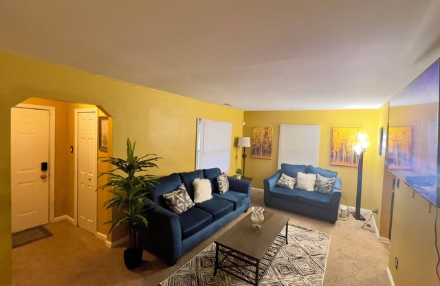 Stunning 4BR Ranch-Style Home with Modern.
