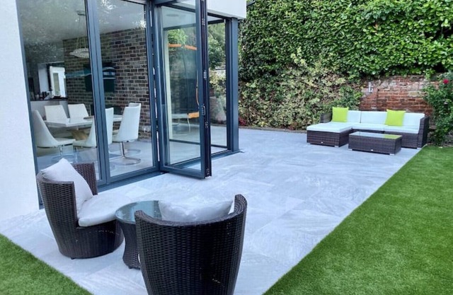 Stunning 5 bed house in Surrey