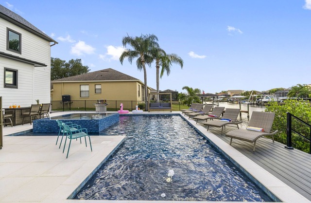 Stunning Apollo Beach Villa w/Amazing Pool Escape