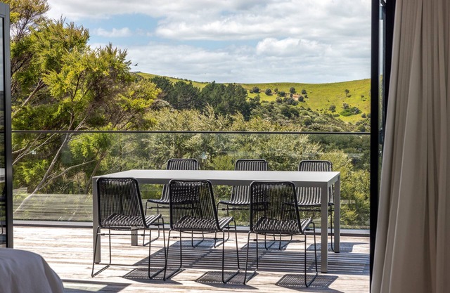 Stunning bush & sea views with modern design and architecture