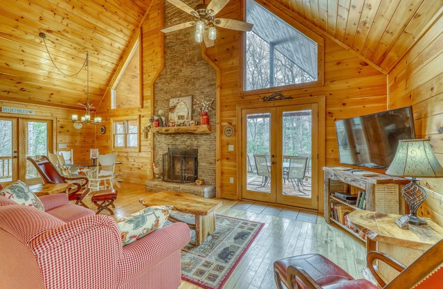 Stunning cabin w/private hot tub, game room, & expansive deck - great view