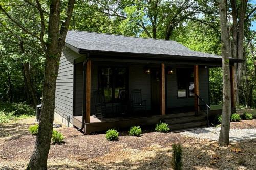 Stunning Cabin with Spa Perfect for Outdoor Sports in Carbondale, Illinois