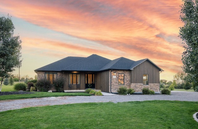 Stunning Colorado Casa w/Hot Tub, 25 min to BLK CNYN