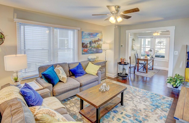 Stunning Cottage Newly Renovated 2 Bed 2 Bath Sleeps 6 with an AMAZING Yard