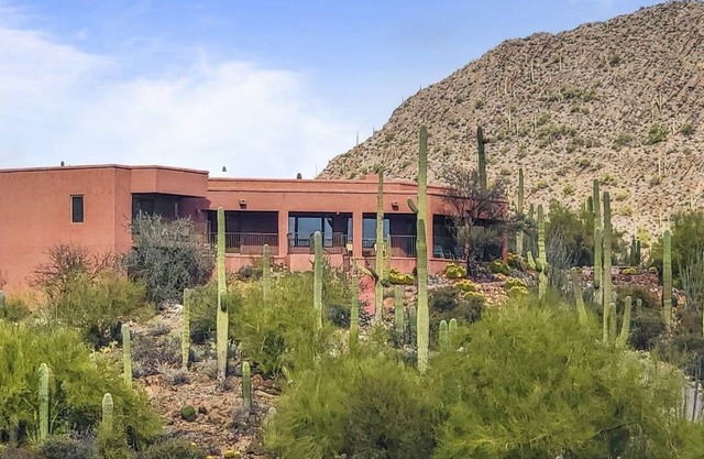 Stunning Desert Views Out of Every Window!
