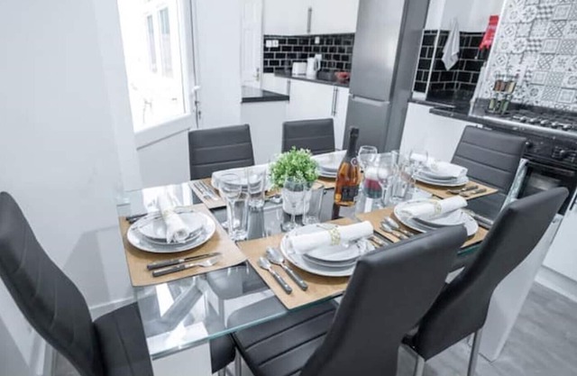 Stunning Four Bedroom Home With Garden + Parking