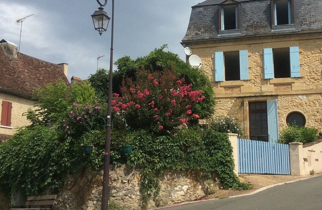Stunning French Stone House With Fantastic River Views. Quiet location.