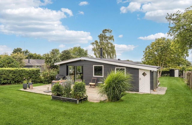 Stunning home in Børkop with kitchen