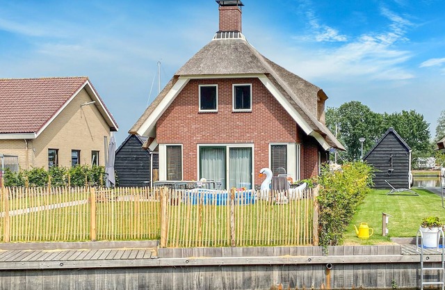 Stunning home in Idskenhuizen - with WiFi